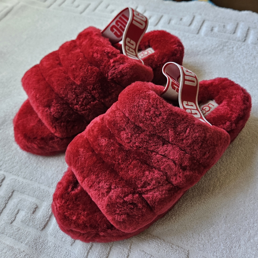 Ugg Fluff Yeah Slide Sandals Slippers Red Womens Size 7 Shoes